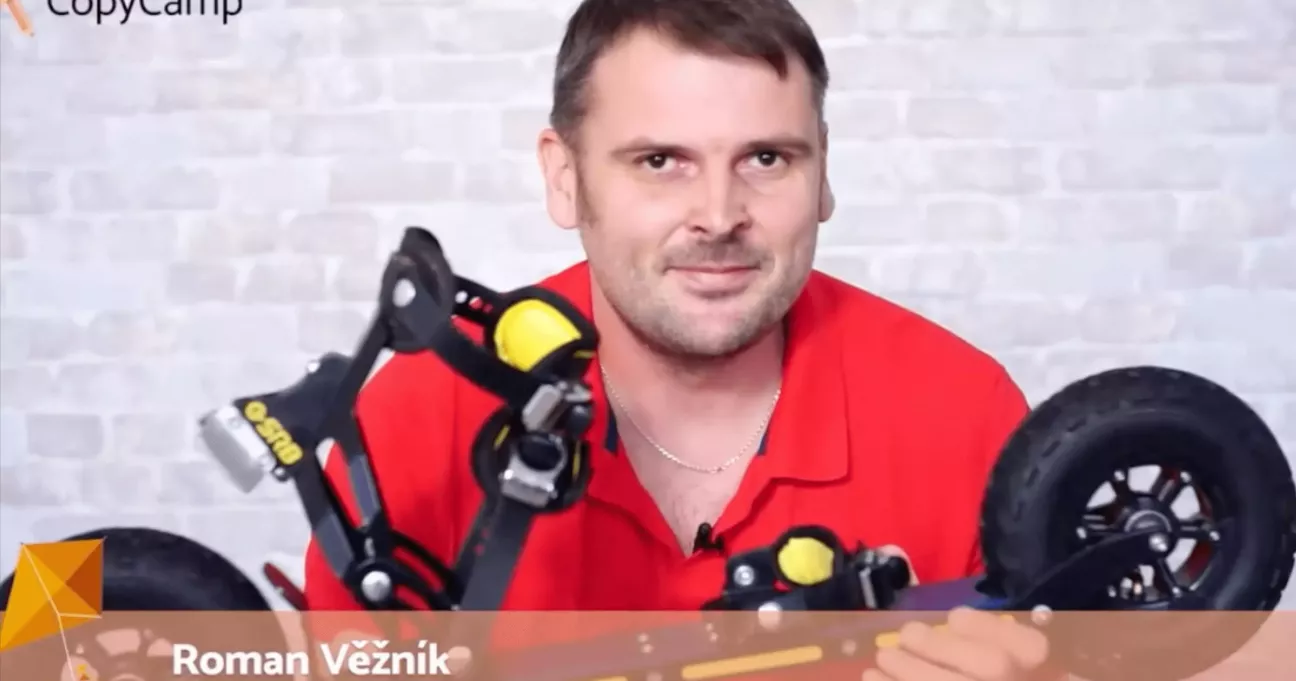 Copywriter Roman Věžník přednášel na CopyCampu 2020
